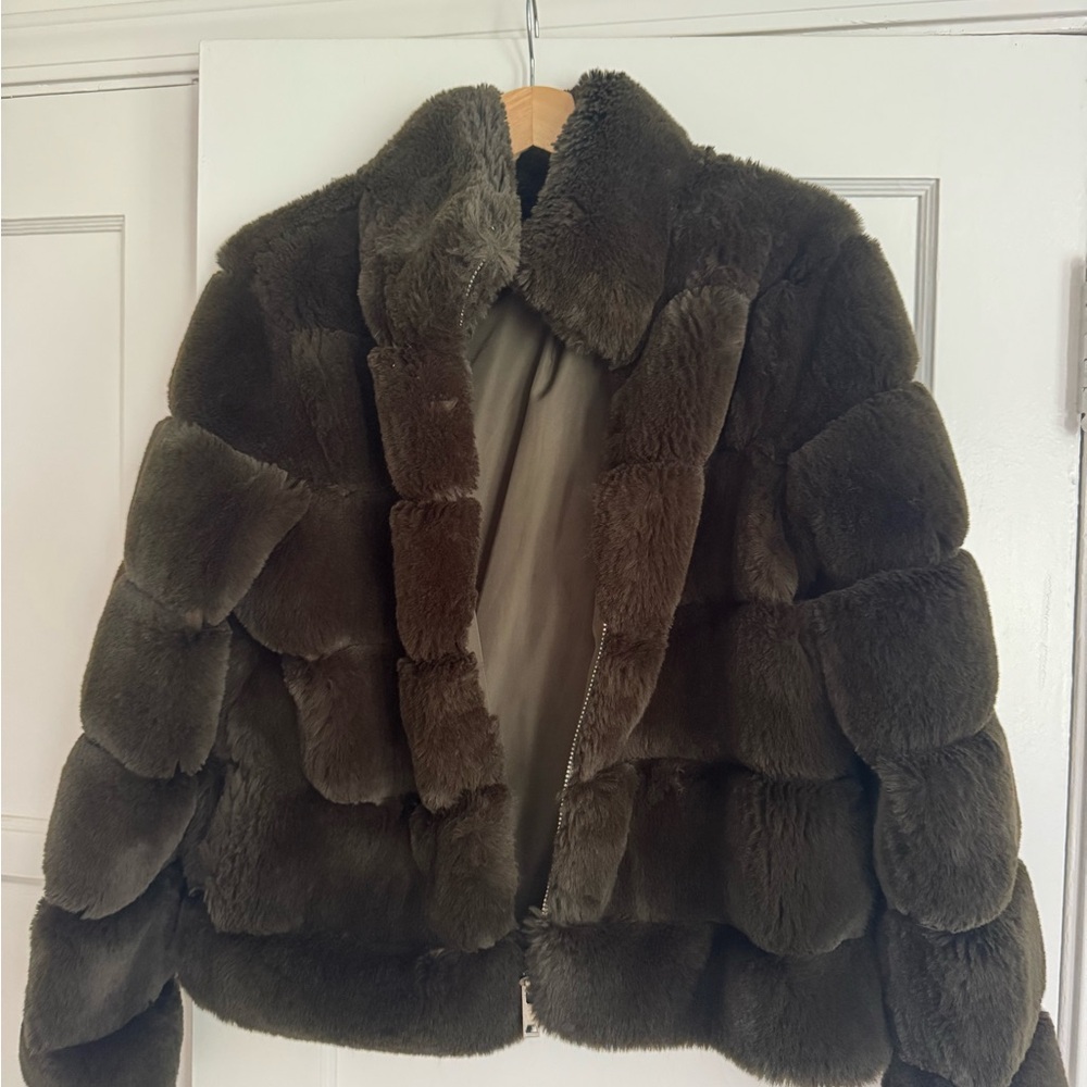 Luxurious Faux Fur Jacket in Brown